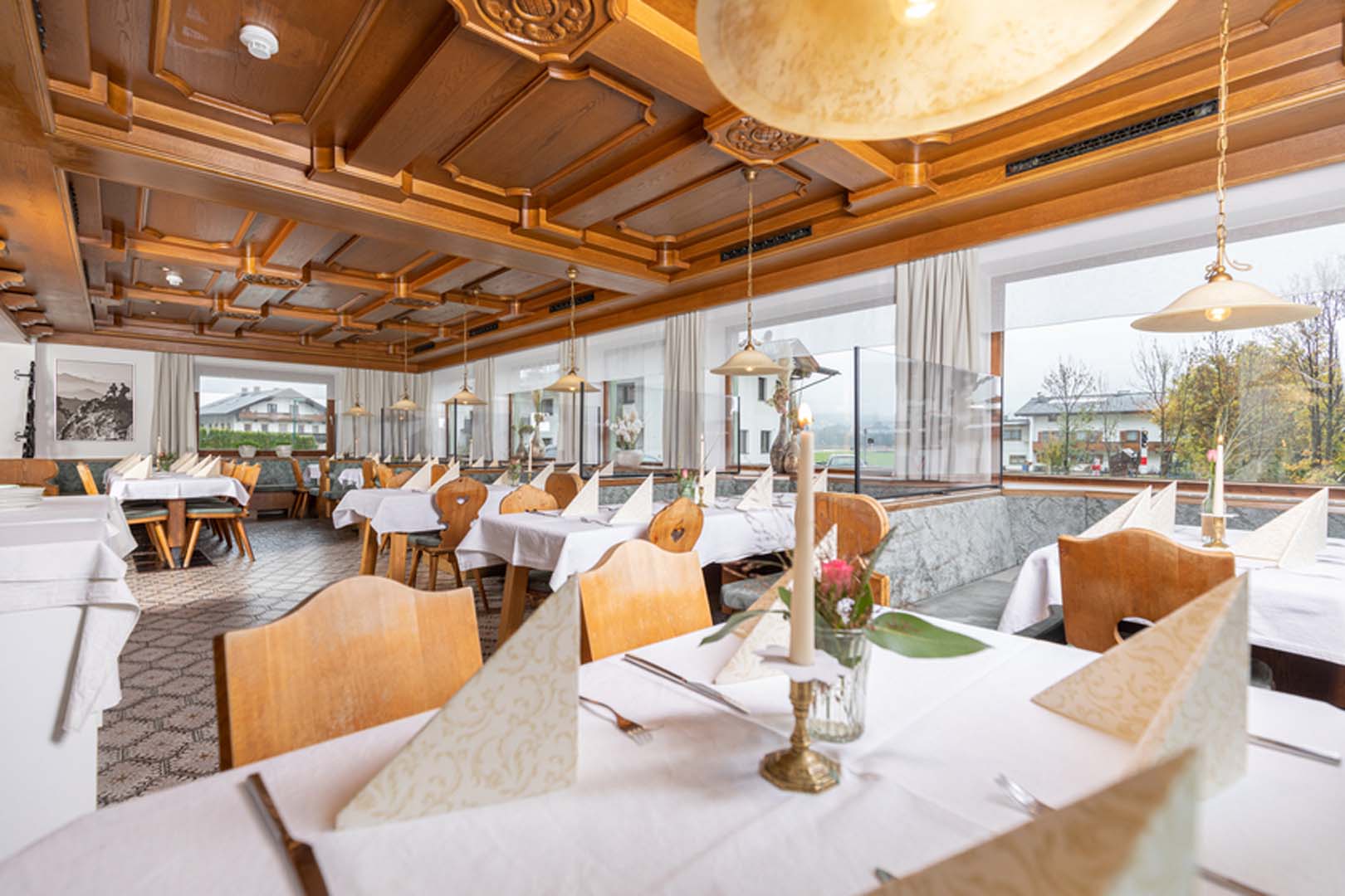 Gemütliches Restaurantinterieur im Gasthof Knapp